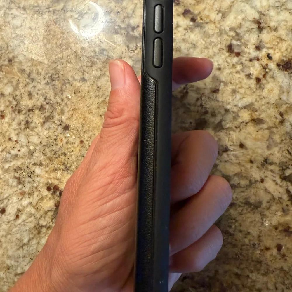 Apple iPhone X w/Otterbox case - Picture 4 of 10